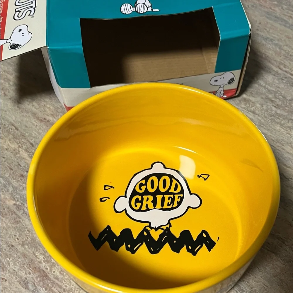 NIB Peanuts Pet bowl